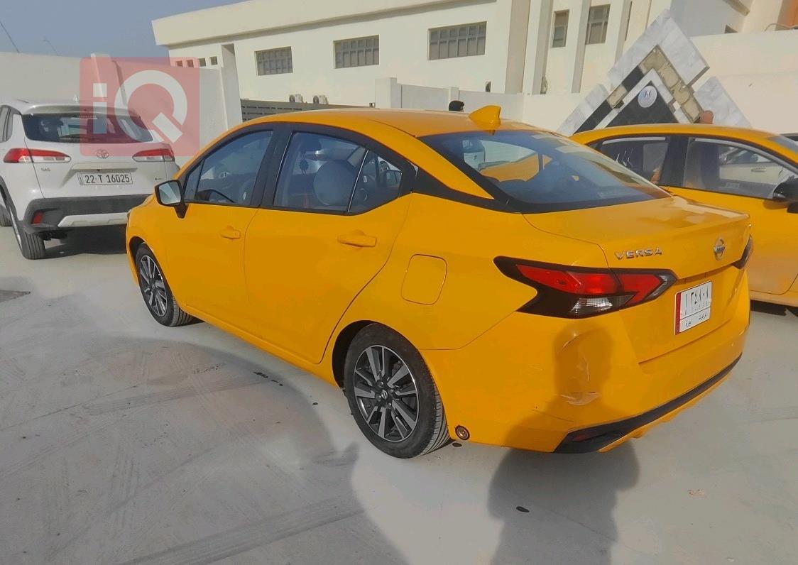 نيسان فيرسا